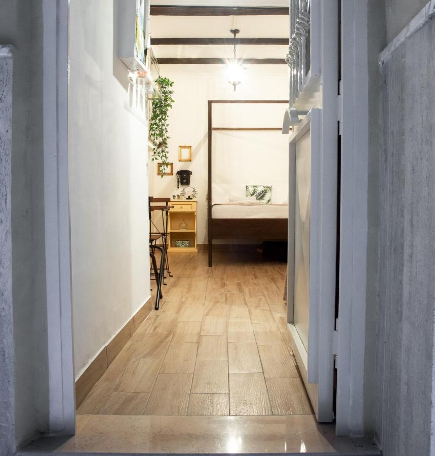Jungle 13 - Room And Apartments Naples Exterior photo