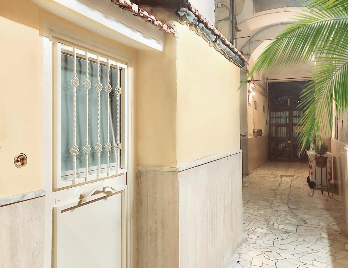 Jungle 13 - Room And Apartments Naples Exterior photo