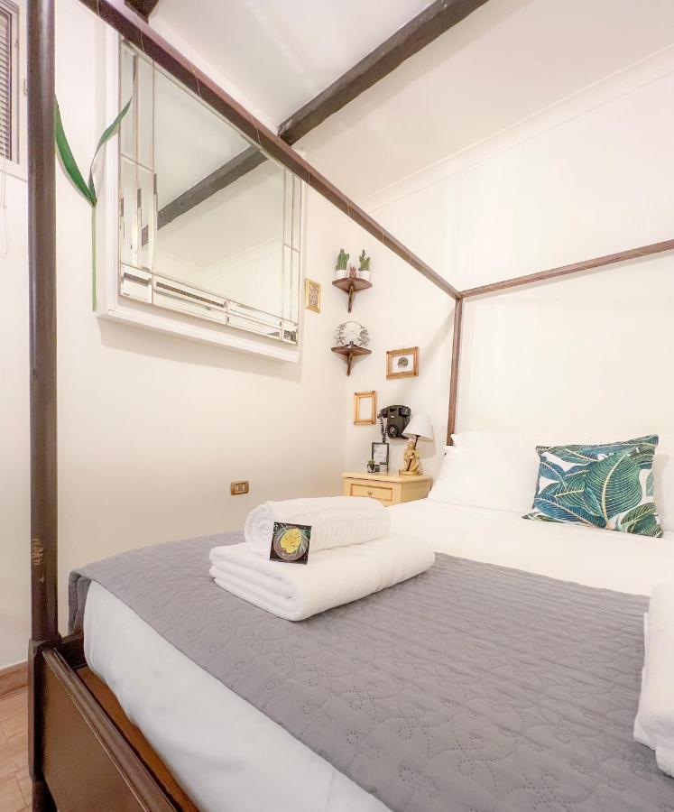 Jungle 13 - Room And Apartments Naples Exterior photo